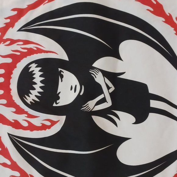 Hot topic EMILY THE STRANGE BAT WINGS WHITE SHORT-SLEEVED TSHIRT 2XL - Picture 4 of 6
